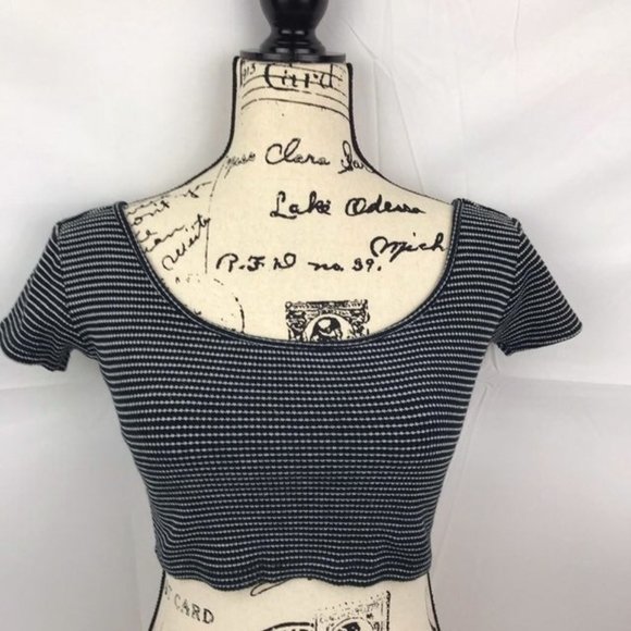 Forever 21 Tops - Forever 21 black and white crop top